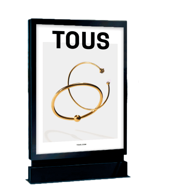 Efecto lenticular en marquesina mostrando cambio de imagen de la campaña publicitaria de Tous